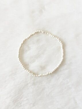 5/$15 🩷 MUST BUNDLE Minimal White Beaded Bracelet